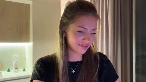 Kira online show from November 14, 2025, 4:28 pm