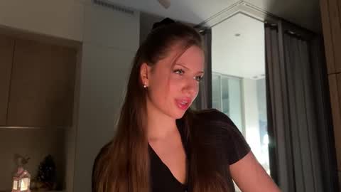 Kira online show from January 14, 2026, 4:12 pm