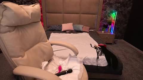 Kira online show from February 26, 2025, 10:42 pm