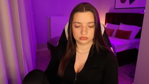 kirastorm_ online show from February 10, 2026, 4:11 pm