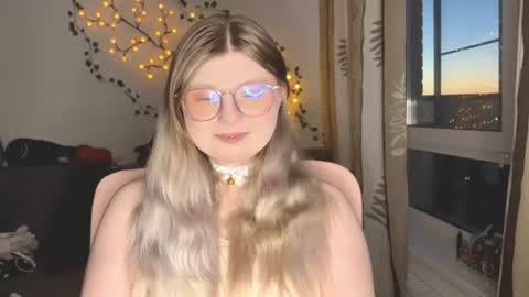 KiraYume online show from June 18, 2026, 10:14 pm