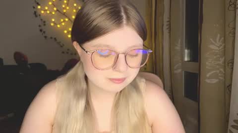 KiraYume online show from July 25, 2026, 9:01 pm