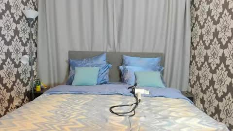 Kira online show from September 26, 2025, 3:49 pm