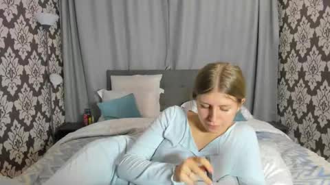 Kira online show from October 7, 2025, 4:59 pm