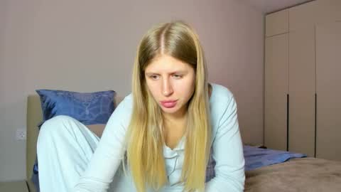 Kira online show from October 24, 2025, 5:53 pm