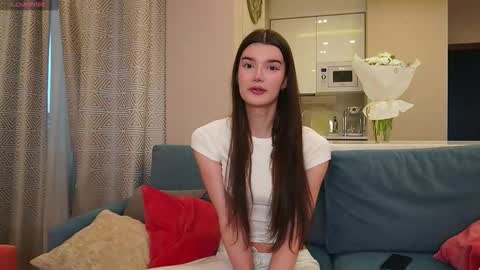 Kisa  20SALE online show from October 21, 2025, 4:35 am