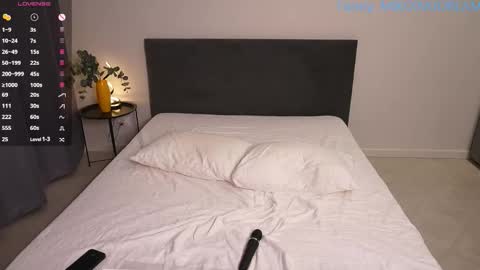 Kisa  20SALE online show from November 18, 2025, 5:12 am