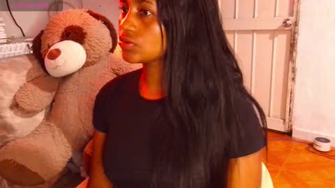 Snapshot of kiss_violet chatting on December 23, 2025, 1:58 am Violet online show from December 23, 2025, 1:58 am
