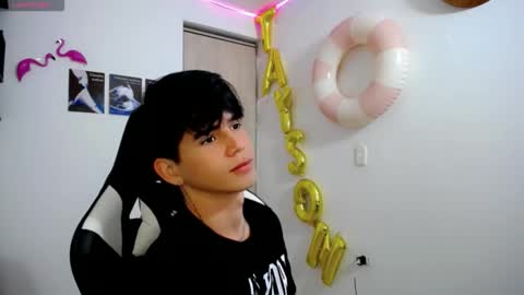 kiss_whitee online show from September 12, 2025, 12:33 am