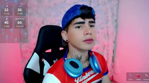 kiss_whitee online show from November 10, 2025, 7:46 pm