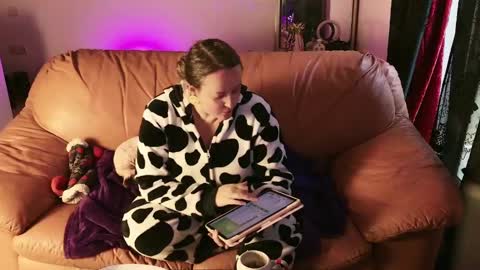 kissica online show from January 17, 2025, 12:42 pm