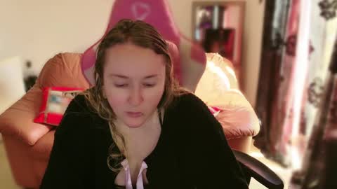 kissica online show from February 17, 2025, 8:41 am