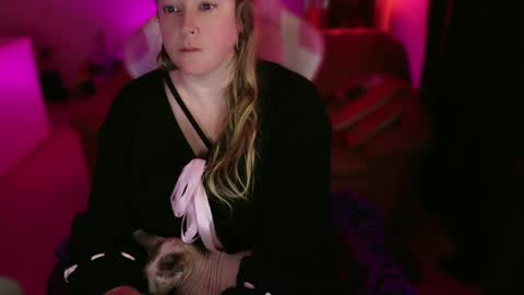 kissica online show from March 3, 2025, 6:33 pm