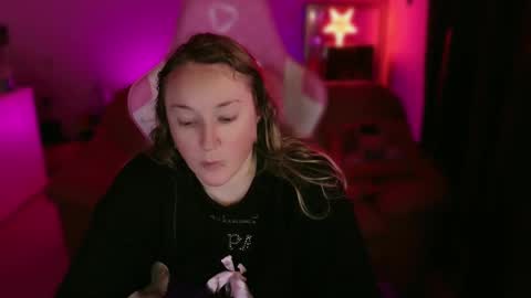 kissica online show from March 7, 2025, 7:05 pm