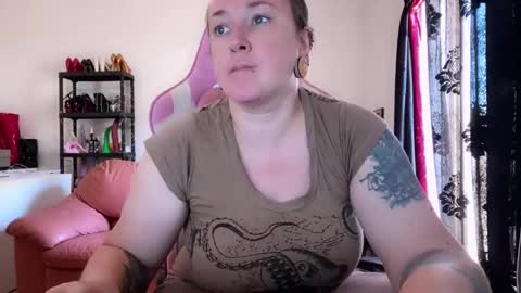 kissica online show from September 21, 2025, 11:23 am