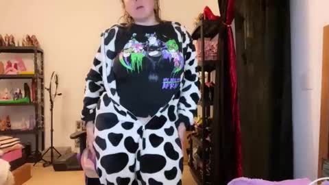 kissica online show from December 3, 2025, 6:06 pm