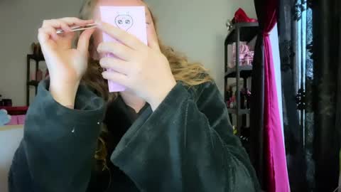 kissica online show from April 1, 2026, 5:21 pm