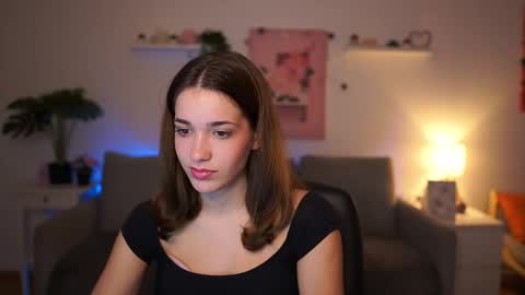 Sisi online show from November 3, 2025, 2:07 pm