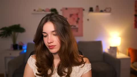 Sisi online show from April 15, 2026, 1:18 pm