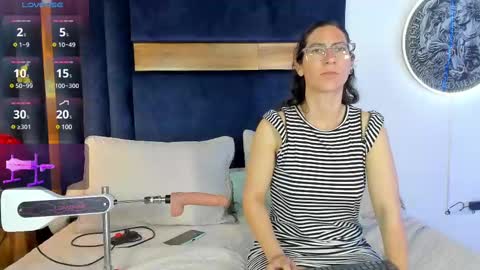 Kissing Company online show from February 12, 2025, 4:54 am