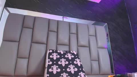 BELLA FLAME online show from November 12, 2025, 7:03 pm