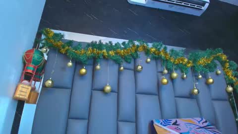 BELLA FLAME online show from December 16, 2025, 7:08 pm