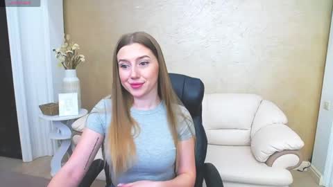 kissme_now online show from April 27, 2026, 1:09 pm