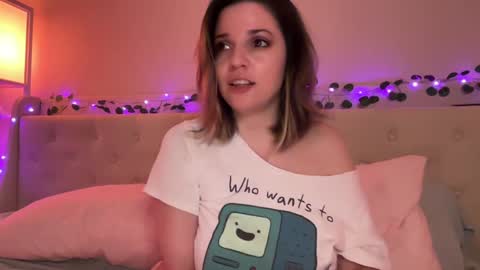 KitatoChips online show from November 10, 2025, 4:44 am