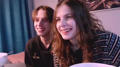 kitkatsweetspot online show from December 15, 2025, 7:51 pm