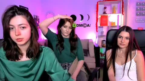 kitniss online show from April 7, 2026, 7:14 pm