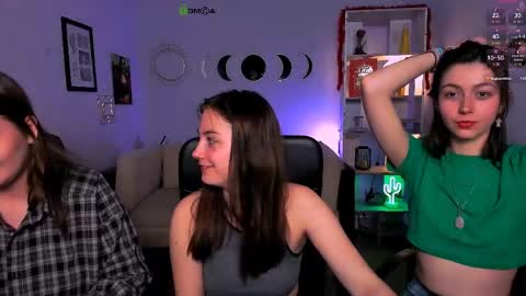 kitniss online show from April 21, 2026, 1:42 am