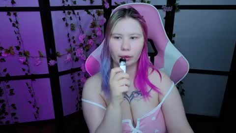 Snapshot of kitsune_little chatting on June 3, 2026, 10:04 pm kitsune_little online show from June 3, 2026, 10:04 pm