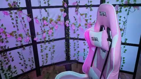Snapshot of kitsune_little chatting on June 11, 2026, 12:32 am kitsune_little online show from June 11, 2026, 12:32 am