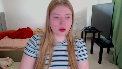 Jennyblonde and Emmabrunette online show from May 9, 2026, 11:48 am
