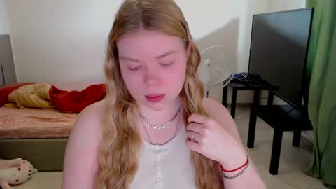 Jennyblonde and Emmabrunette online show from May 12, 2026, 12:13 pm