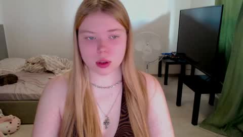 Jennyblonde and Emmabrunette online show from May 26, 2026, 1:07 pm