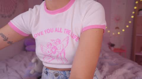 Snapshot of kittenmoon_ chatting on February 26, 2025, 12:27 am online show from February 26, 2025, 12:27 am