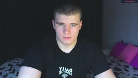 Snapshot of kittenmur chatting on February 25, 2025, 1:17 pm Vlad online show from February 25, 2025, 1:17 pm