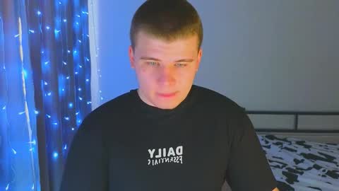 Snapshot of kittenmur chatting on November 25, 2025, 3:06 am Vlad online show from November 25, 2025, 3:06 am
