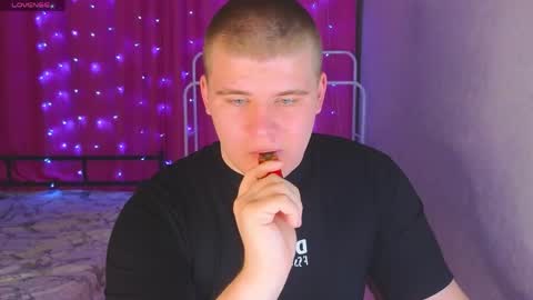 Snapshot of kittenmur chatting on April 8, 2026, 8:20 pm Vlad online show from April 8, 2026, 8:20 pm