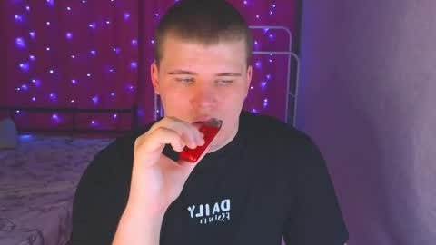 Snapshot of kittenmur chatting on April 16, 2026, 9:39 pm Vlad online show from April 16, 2026, 9:39 pm