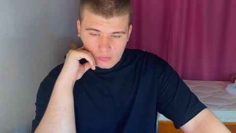 Snapshot of kittenmur chatting on May 5, 2026, 9:23 pm Vlad online show from May 5, 2026, 9:23 pm