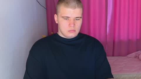 Snapshot of kittenmur chatting on May 25, 2026, 3:12 am Vlad online show from May 25, 2026, 3:12 am