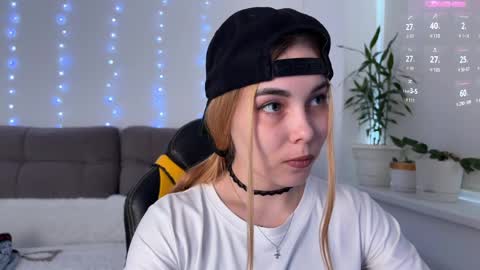 Veronica online show from May 8, 2026, 3:34 am