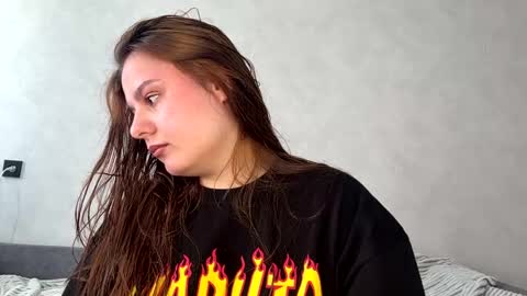 Ellaiza online show from April 25, 2026, 5:54 am