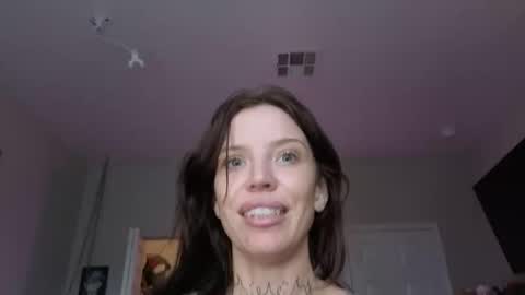 kittjones33 online show from November 12, 2025, 11:58 pm