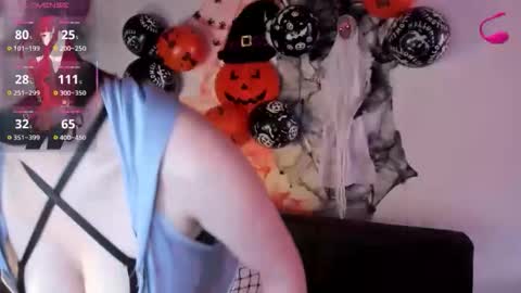 kitty__chs online show from October 1, 2025, 11:49 am