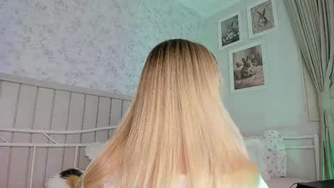 sophie online show from May 18, 2026, 4:35 pm