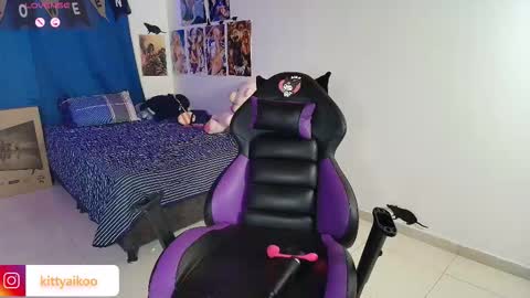 kitty_aikoo online show from November 9, 2025, 4:33 am