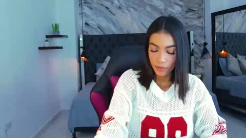Snapshot of kitty_collins_ chatting on May 4, 2026, 12:01 pm Kitty online show from May 4, 2026, 12:01 pm